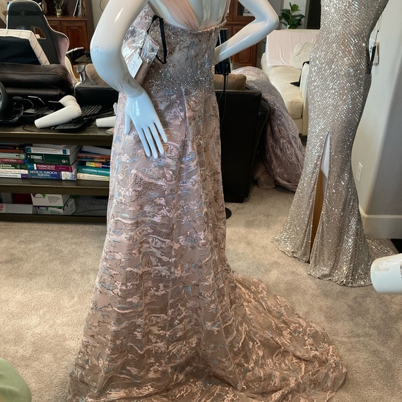 New elegant long dress/gown - Picture 11 of 17